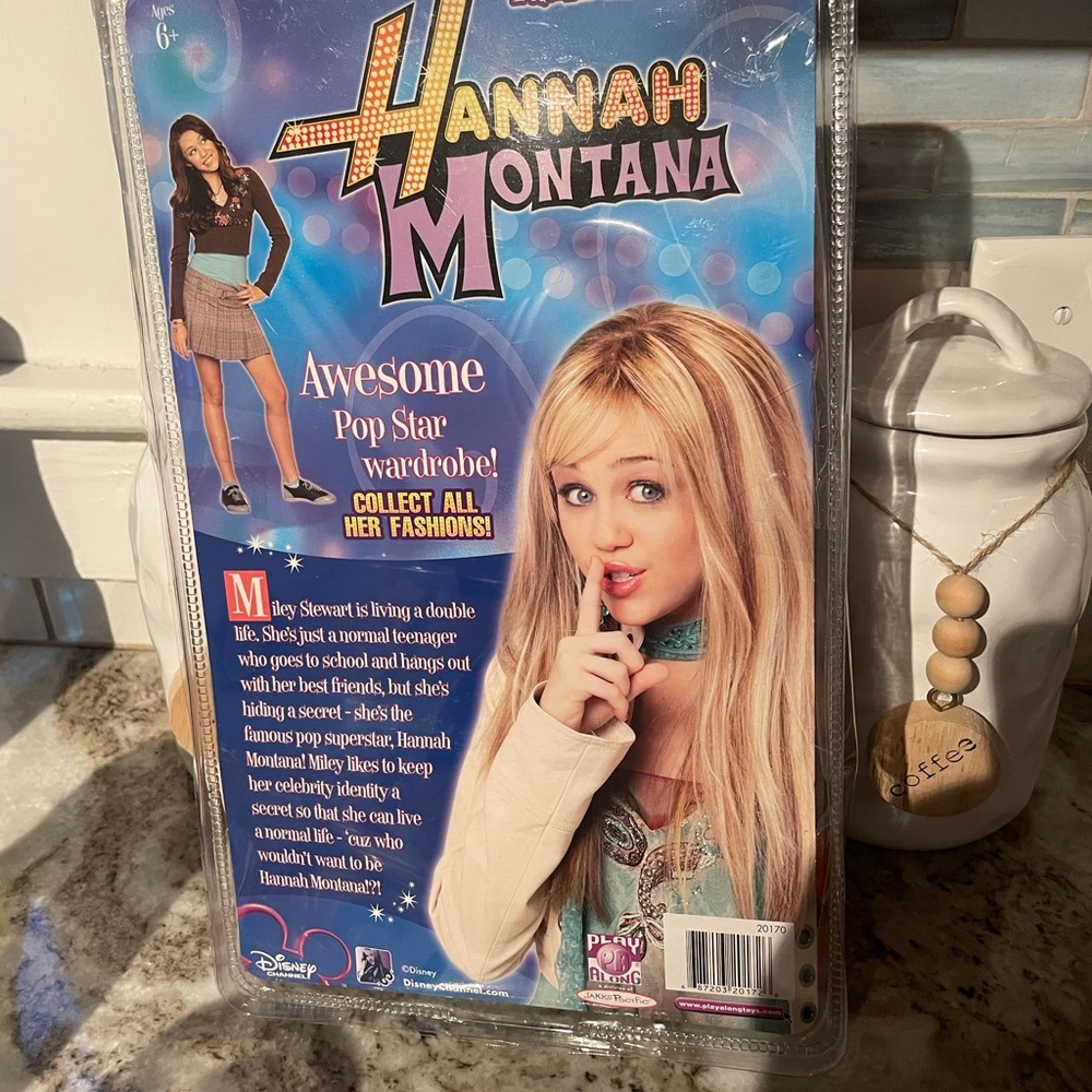 2007 Disney Hannah Montana Fashion Doll Real Hannah Outfits Walmart - Picture 2 of 2